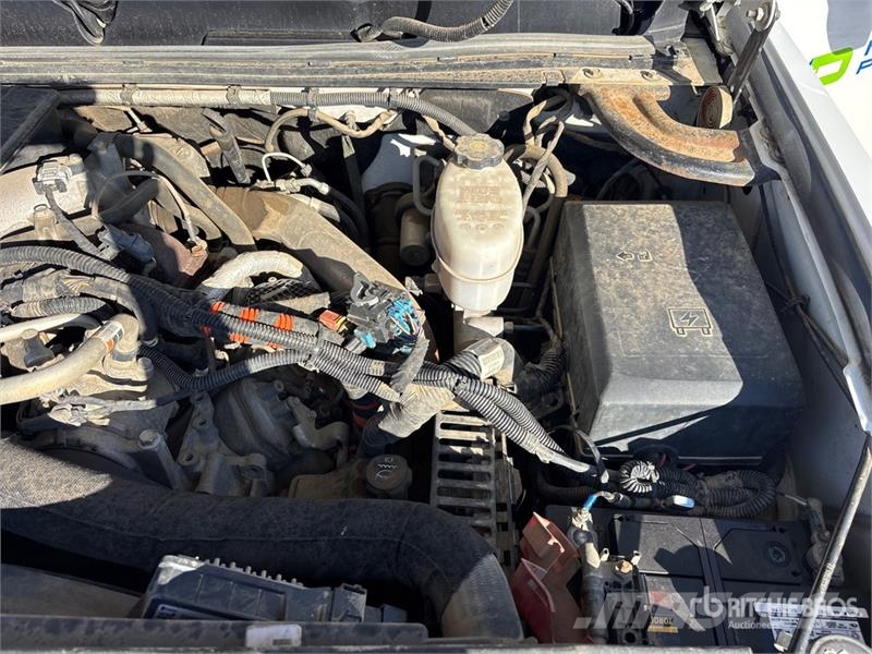 Chevrolet Silverado 3500HD Platformas/izkraušana no sāniem