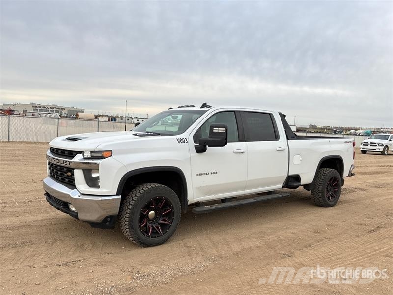 Chevrolet Silverado 3500HD LT 4x4 Crew Cab Pickup Прочие фургоны