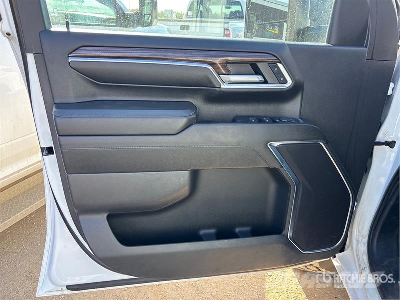 Chevrolet Silverado 3500HD 4x4 Crew Cab Pickup Övriga bilar