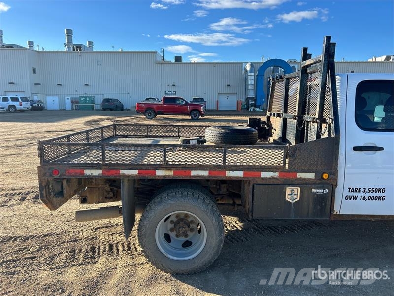 Chevrolet Silverado 3500HD 平板式/側卸式卡車