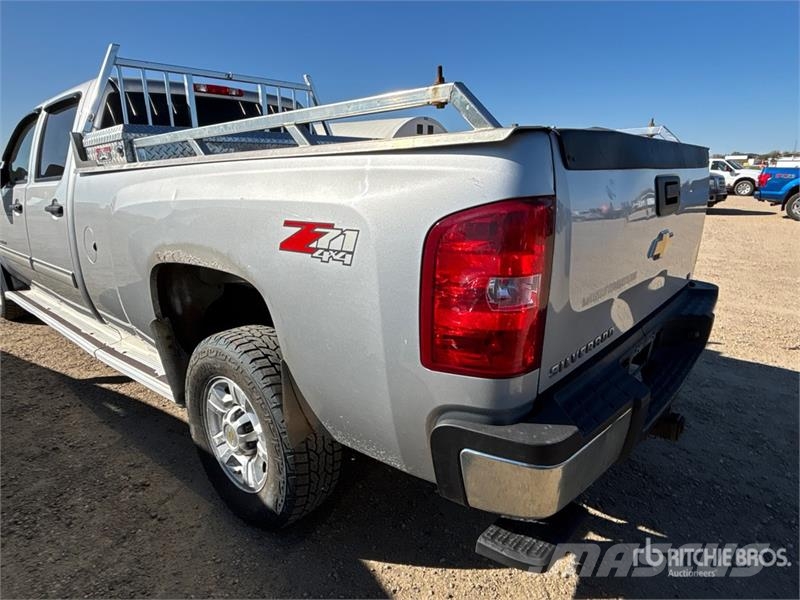 Chevrolet Silverado 3500HD 4x4 Crew Cab Pickup Ostalo