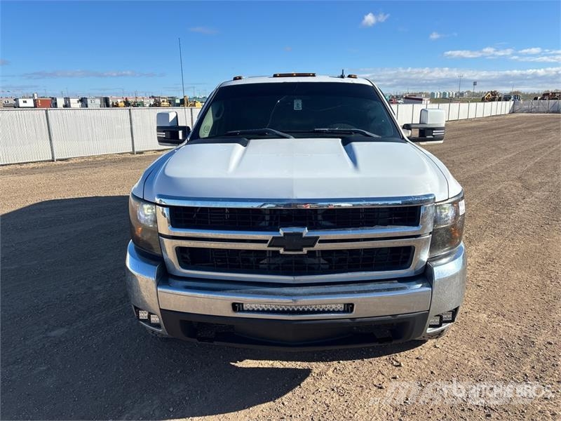 Chevrolet Silverado 3500HD 4x4 Crew Cab Pickup Andere Transporter
