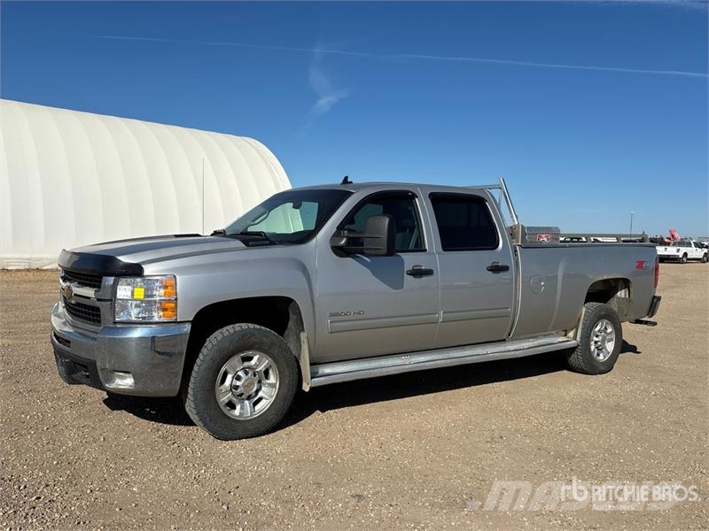 Chevrolet Silverado 3500HD 4x4 Crew Cab Pickup Ostalo