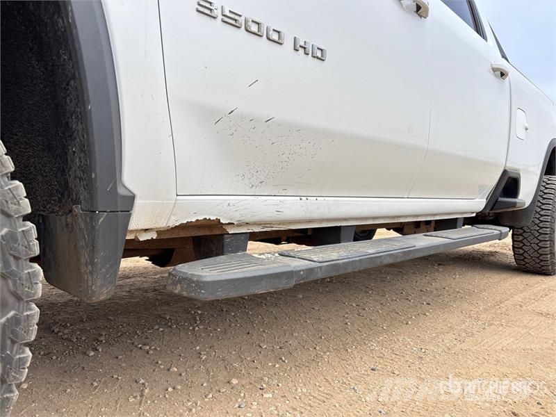 Chevrolet Silverado 3500HD LT 4x4 Crew Cab Pickup Прочие фургоны