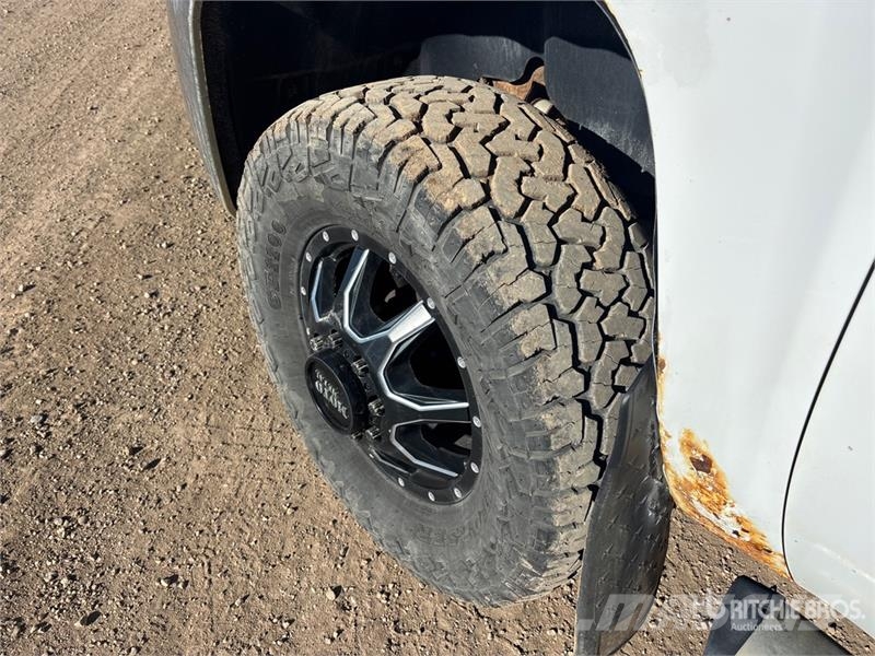Chevrolet Silverado 3500HD 4x4 Crew Cab Pickup Andere Transporter