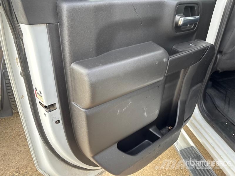 Chevrolet Silverado 3500HD Plošinové nákladné automobily/nákladné automobily so sklápacími bočnicami