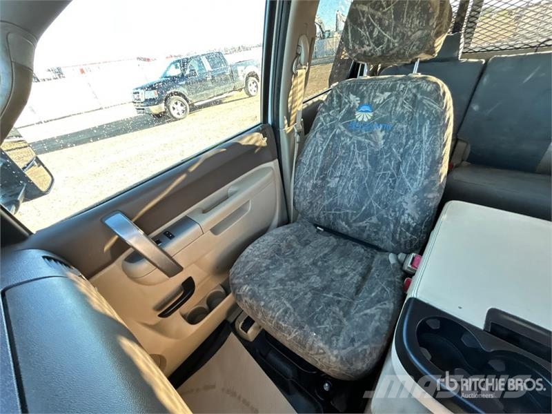Chevrolet Silverado 3500HD 平板式/側卸式卡車