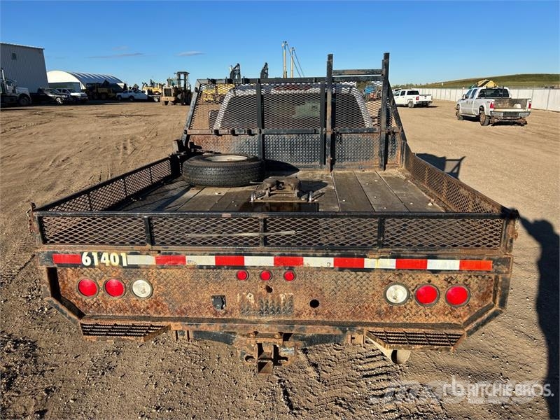 Chevrolet Silverado 3500HD 平板式/側卸式卡車