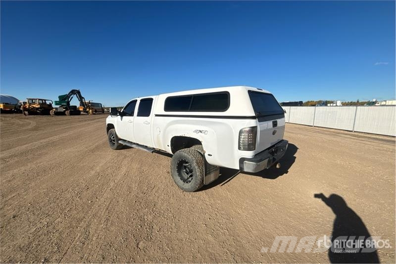 Chevrolet Silverado 3500HD 4x4 Crew Cab Pickup Andere Transporter