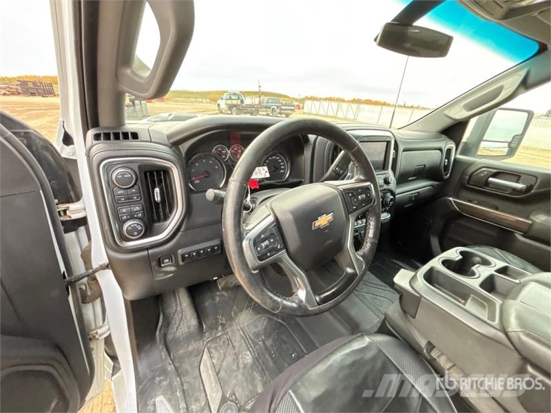 Chevrolet Silverado 3500HD LT 4x4 Crew Cab Pickup Прочие фургоны