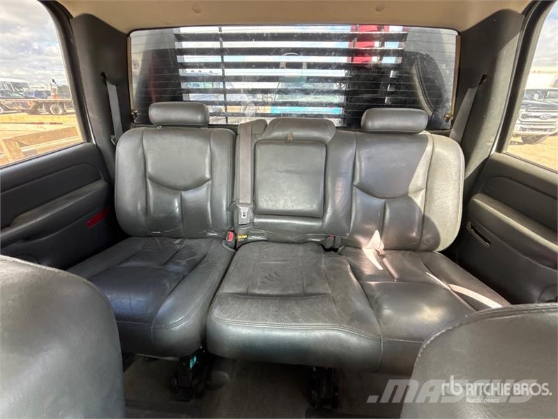 Chevrolet Silverado 3500 LT 4x4 Crew Cab Flatbed Truck Planbiler