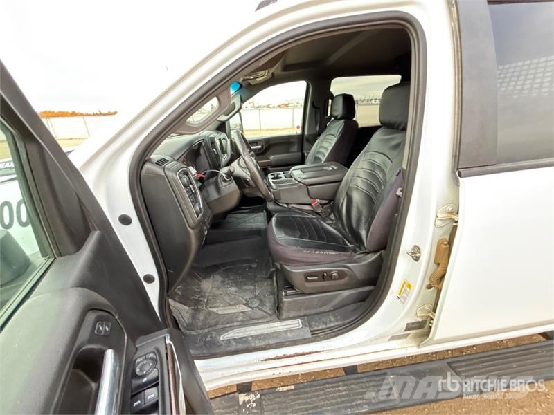 Chevrolet Silverado 3500HD LT 4x4 Crew Cab Pickup Прочие фургоны