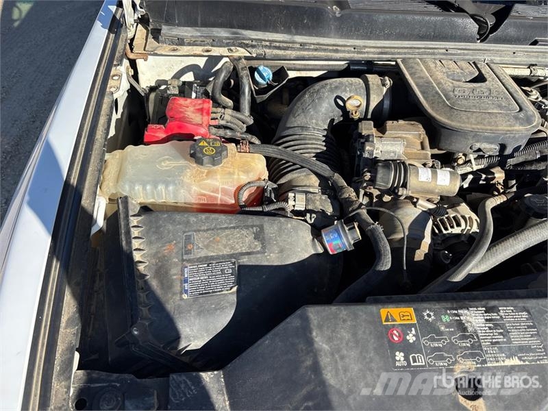Chevrolet Silverado 3500HD Platformas/izkraušana no sāniem