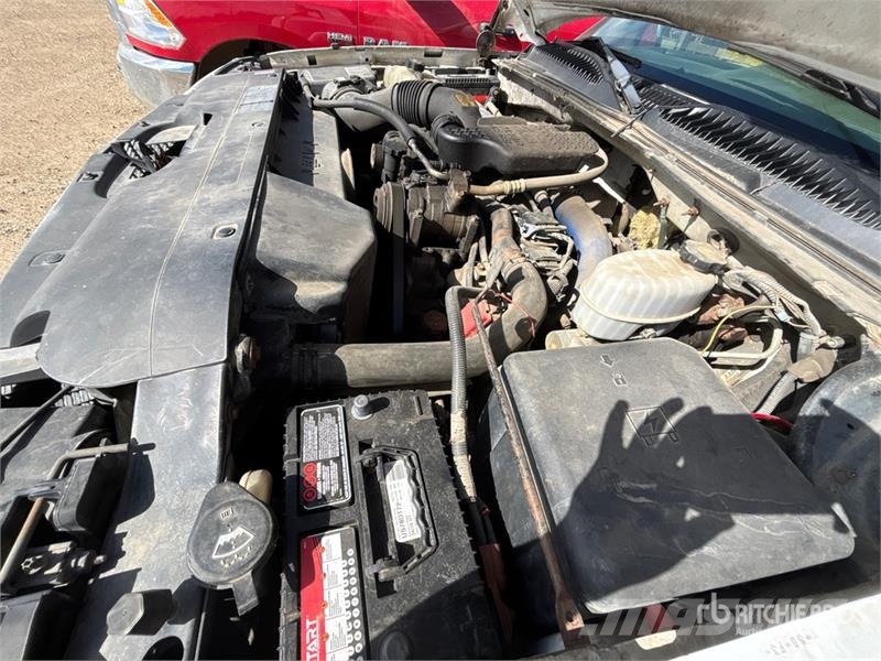 Chevrolet Silverado 3500 LT 4x4 Crew Cab Flatbed Truck Planbiler