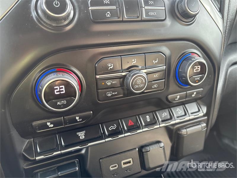 Chevrolet Silverado 3500HD 4x4 Crew Cab Pickup Citi