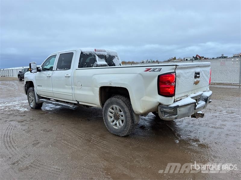 Chevrolet Silverado 3500HD LT 4x4 Crew Cab Pickup Otras furgonetas
