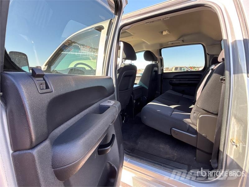 Chevrolet Silverado 3500HD 4x4 Crew Cab Pickup Ostalo