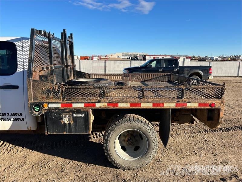 Chevrolet Silverado 3500HD 平板式/側卸式卡車