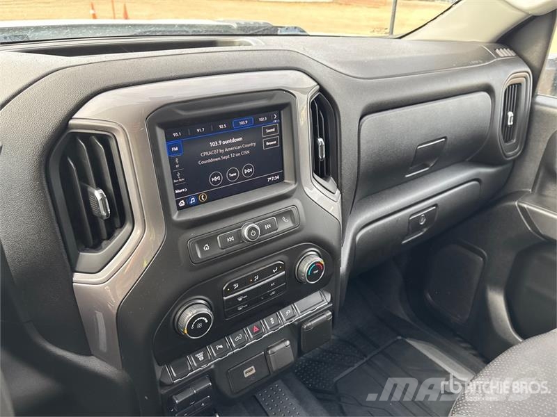Chevrolet Silverado 3500HD Plošinové nákladné automobily/nákladné automobily so sklápacími bočnicami