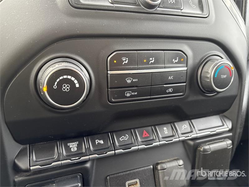 Chevrolet Silverado 3500HD Plošinové nákladné automobily/nákladné automobily so sklápacími bočnicami