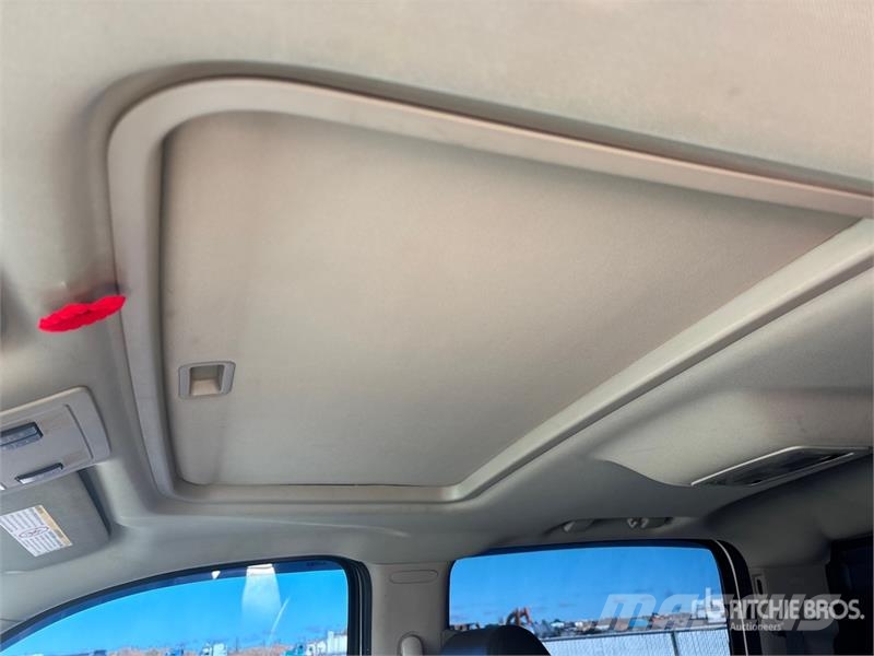 Chevrolet Silverado 3500HD 4x4 Crew Cab Pickup Andere Transporter
