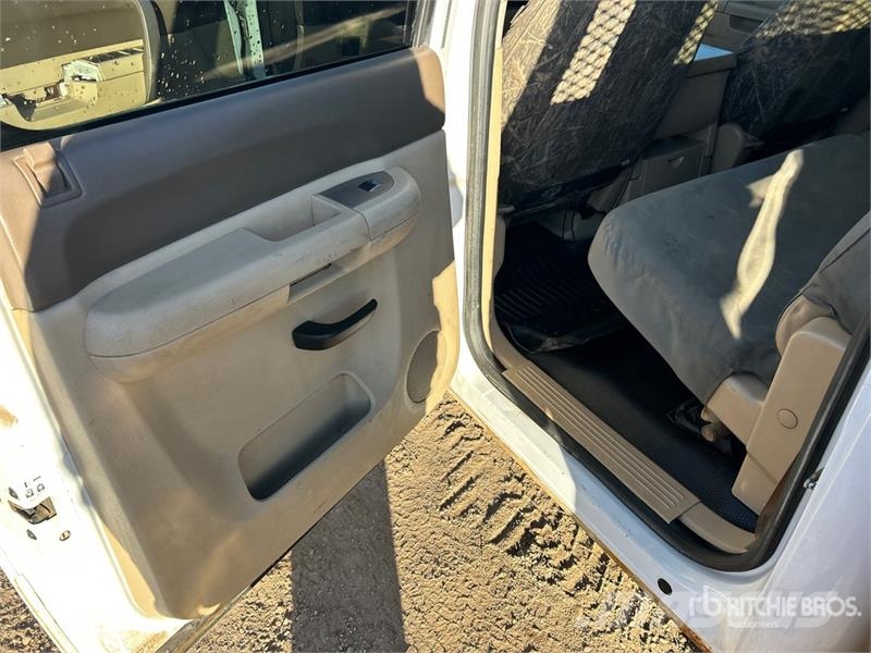 Chevrolet Silverado 3500HD 平板式/側卸式卡車