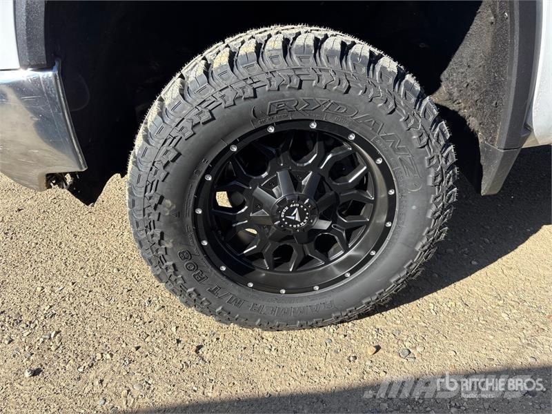 Chevrolet Silverado 3500HD 4x4 Crew Cab Pickup Övriga bilar