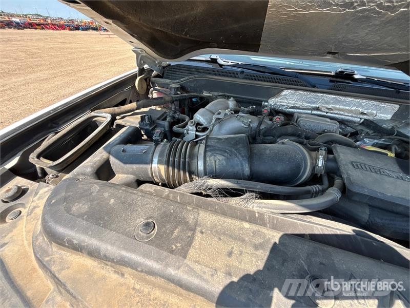 Chevrolet Silverado 3500HD شاحنات مسطحة/مفصلية الجوانب