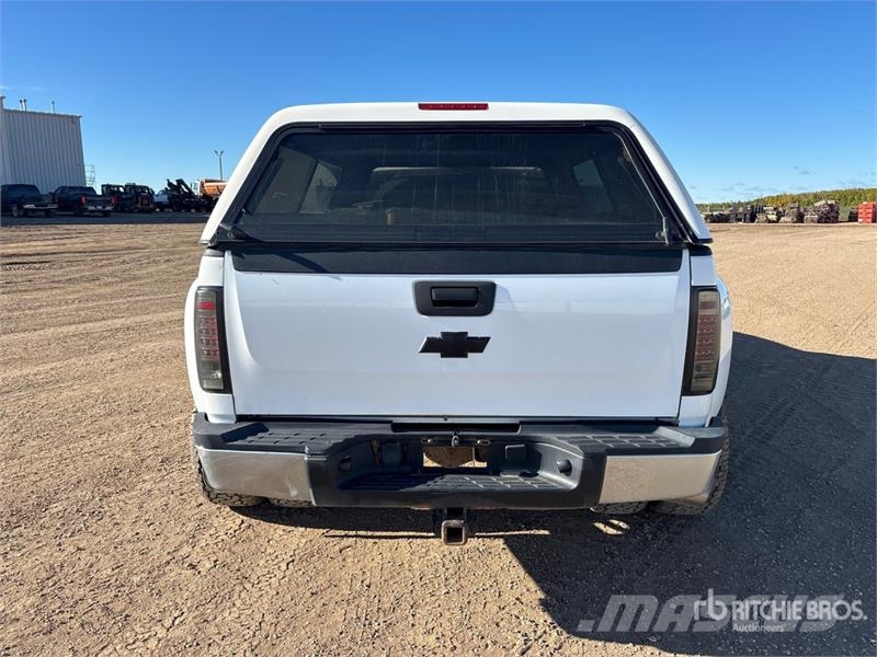 Chevrolet Silverado 3500HD 4x4 Crew Cab Pickup Andere Transporter