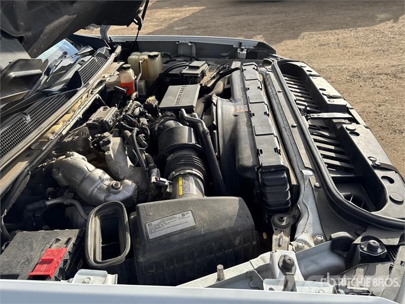 Chevrolet Silverado 3500HD Plošinové nákladné automobily/nákladné automobily so sklápacími bočnicami