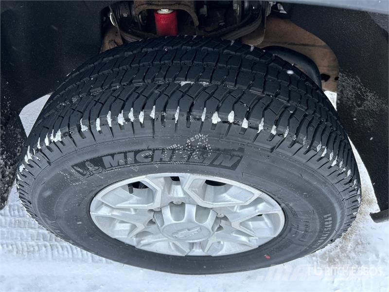 Chevrolet Silverado 3500HD Z71 4x4 Crew Cab Pickup Outro