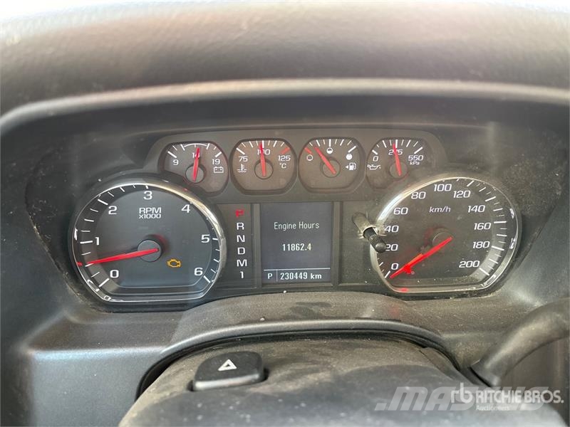 Chevrolet Silverado 3500HD 4x4 Crew Cab Cab and Chassis Cabines