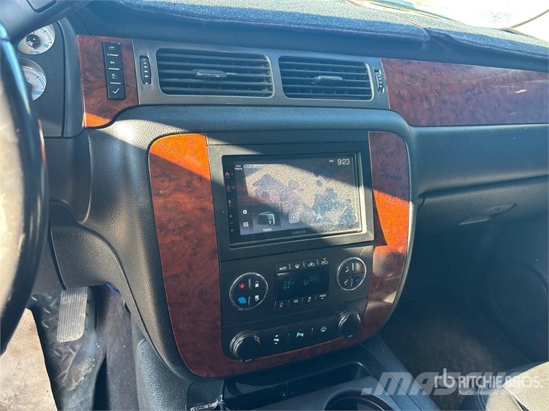 Chevrolet Silverado 3500HD 4x4 Crew Cab Pickup Andere Transporter