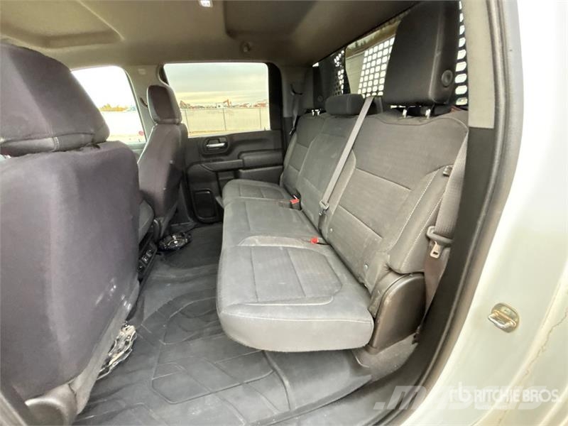 Chevrolet Silverado 3500HD LT 4x4 Crew Cab Pickup Прочие фургоны