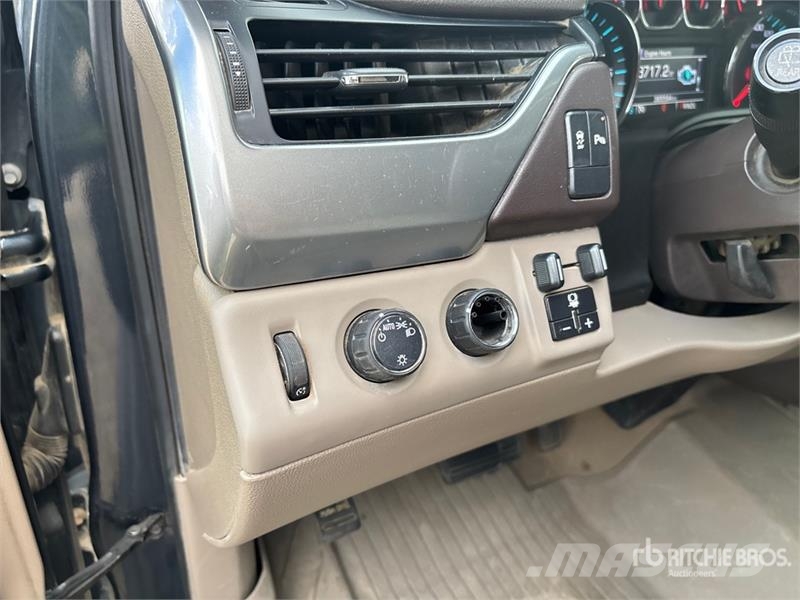 Chevrolet Suburban Biler