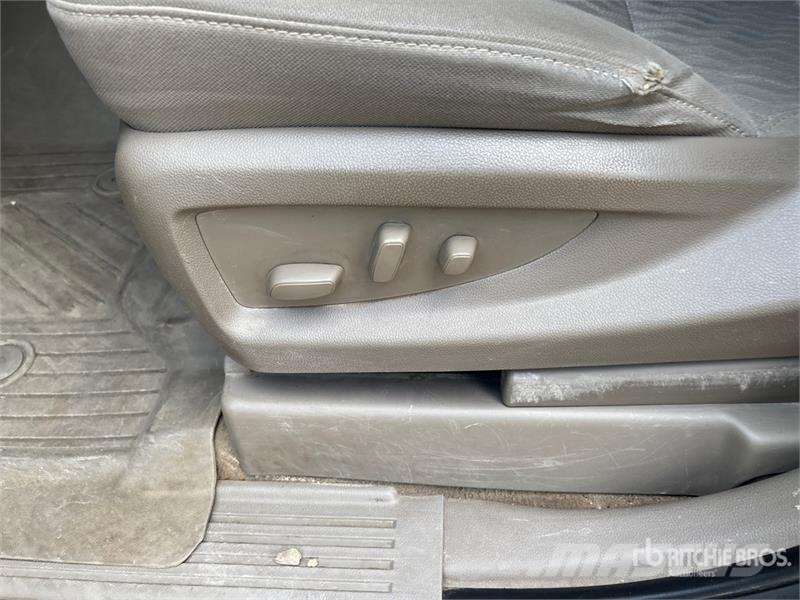Chevrolet Suburban Biler
