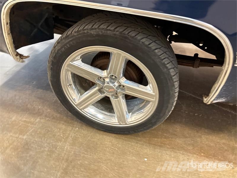 Chevrolet Suburban C10 2WD SUV Auto