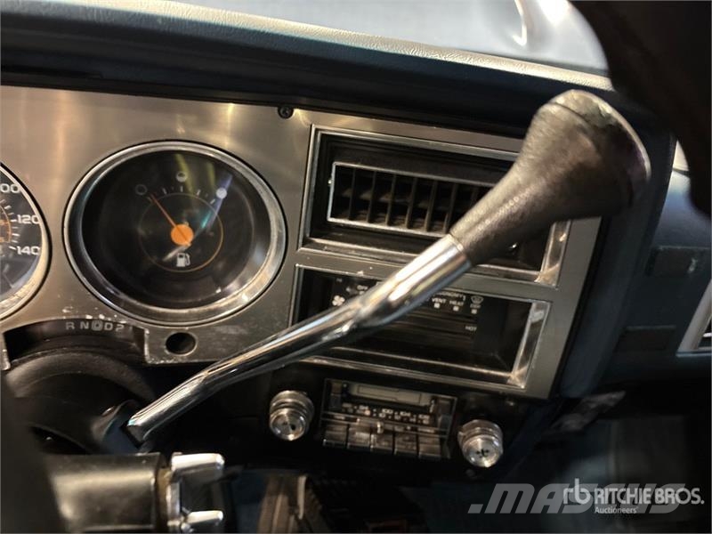 Chevrolet Suburban C10 2WD SUV Auto