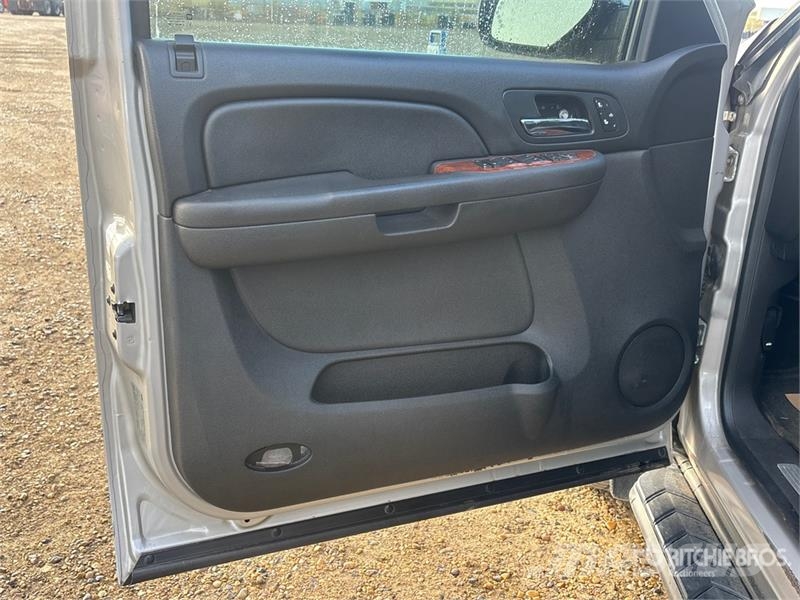 Chevrolet Tahoe 4WD SUV Avtomobili