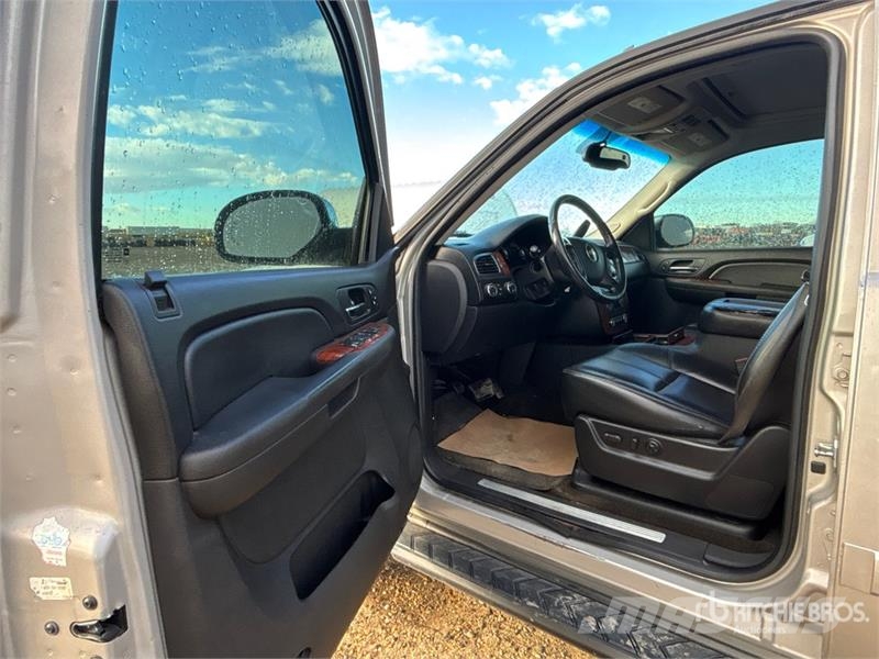 Chevrolet Tahoe 4WD SUV Avtomobili