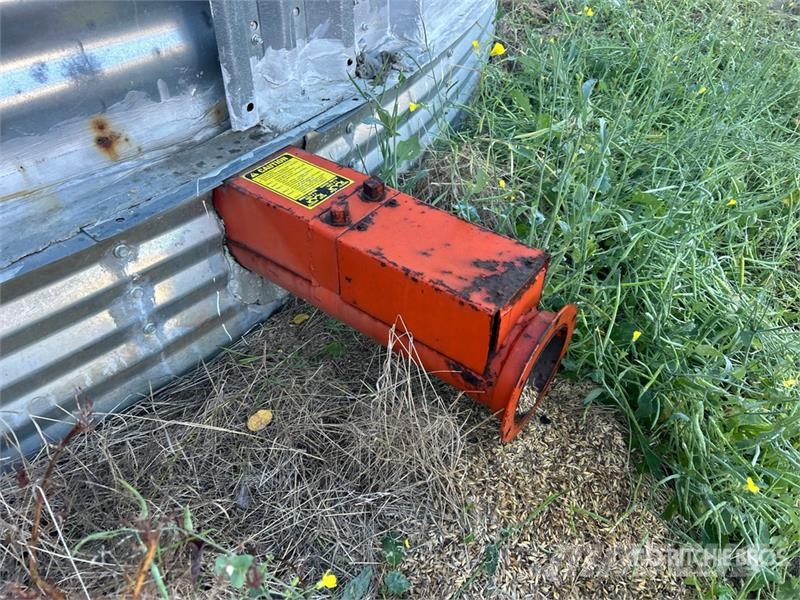 Chief Westland +/- 9200 bu 8 Ring Grain Bin وحدات / آلات معالجة المحاصيل وتخزينها - أخرى