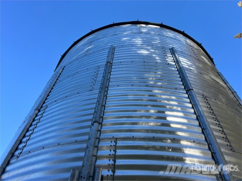 Chief Westland +/- 9200 bu 8 Ring Grain Bin وحدات / آلات معالجة المحاصيل وتخزينها - أخرى