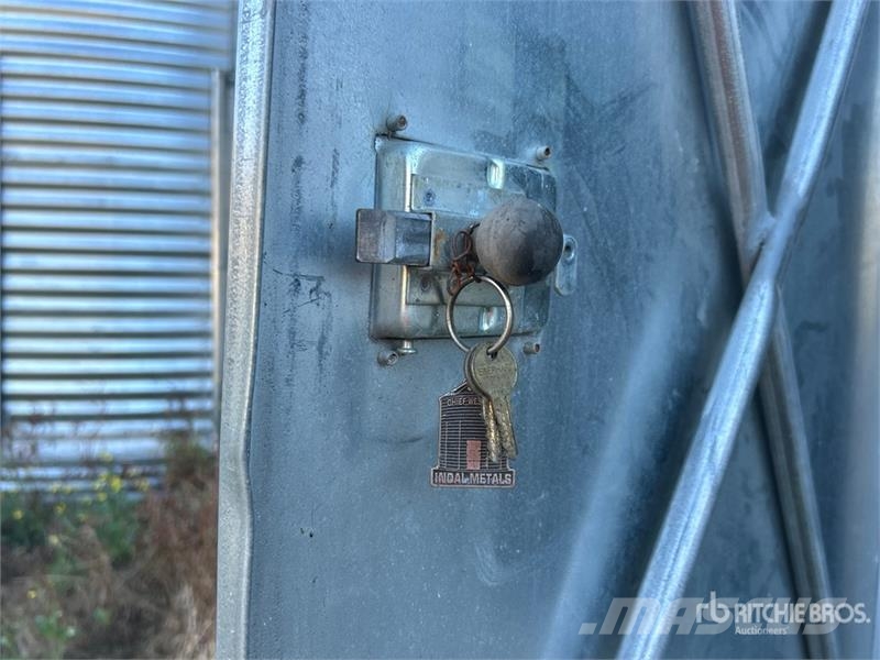 Chief Westland +/- 9200 bu 8 Ring Grain Bin وحدات / آلات معالجة المحاصيل وتخزينها - أخرى