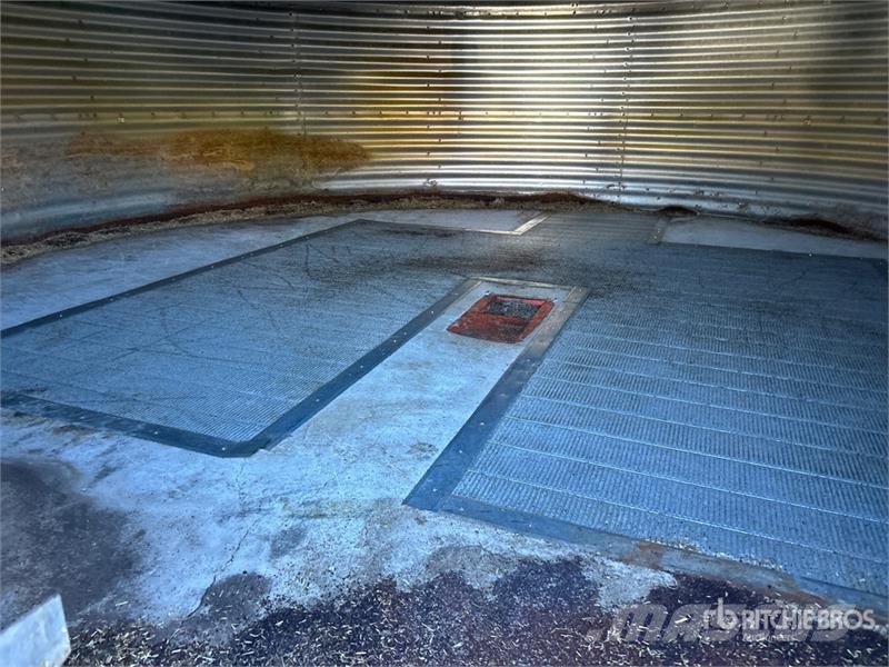 Chief Westland +/- 9200 bu 8 Ring Grain Bin وحدات / آلات معالجة المحاصيل وتخزينها - أخرى