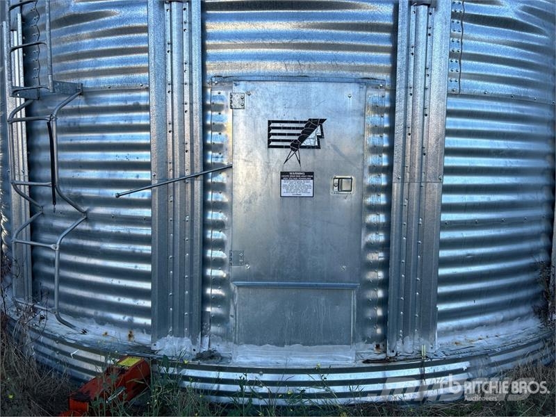Chief Westland +/- 9200 bu 8 Ring Grain Bin وحدات / آلات معالجة المحاصيل وتخزينها - أخرى