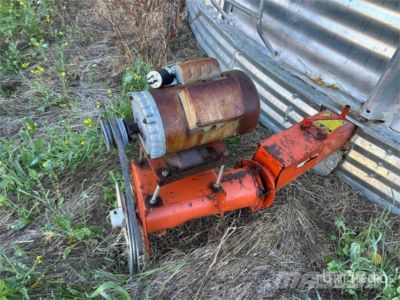 Chief Westland +/- 9200 bu 8 Ring Grain Bin وحدات / آلات معالجة المحاصيل وتخزينها - أخرى
