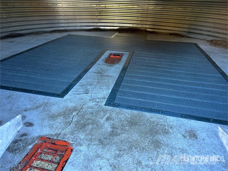 Chief Westland +/- 9200 bu 8 Ring Grain Bin وحدات / آلات معالجة المحاصيل وتخزينها - أخرى