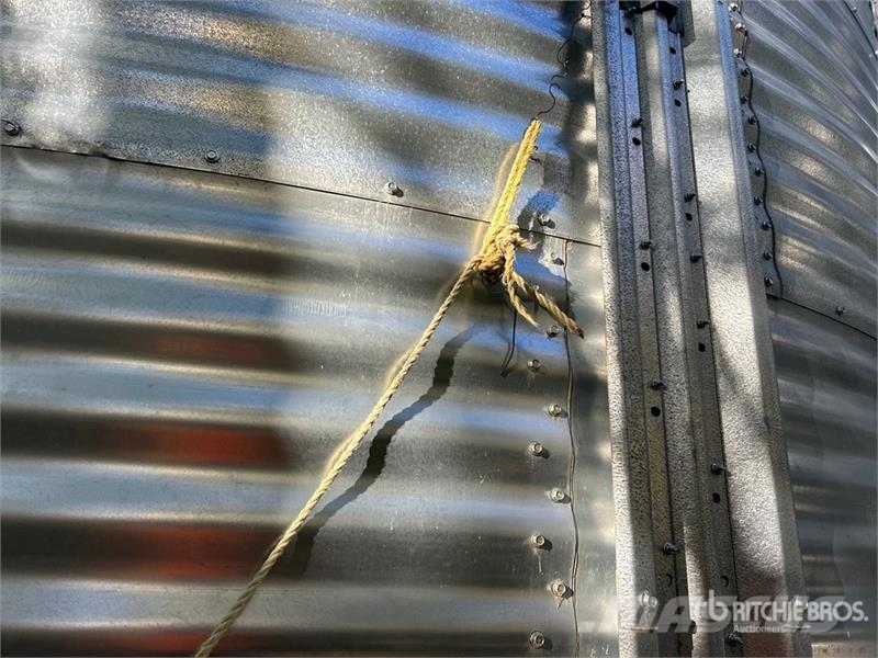 Chief Westland +/- 9200 bu 8 Ring Grain Bin وحدات / آلات معالجة المحاصيل وتخزينها - أخرى