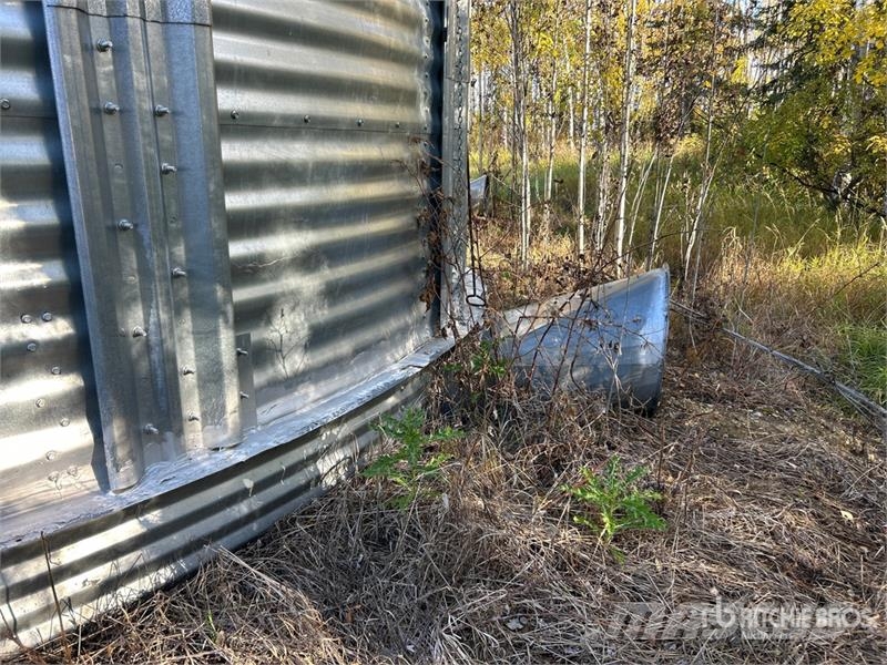 Chief Westland +/- 9200 bu 8 Ring Grain Bin وحدات / آلات معالجة المحاصيل وتخزينها - أخرى