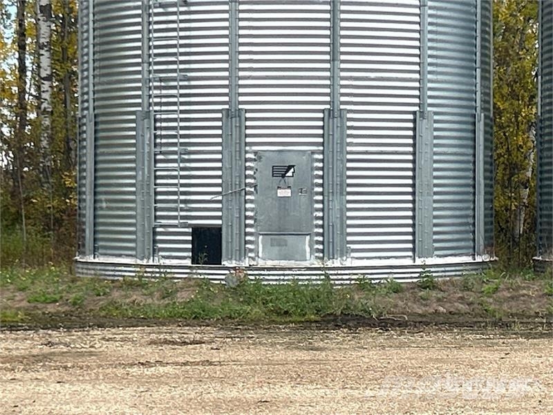 Chief Westland +/- 9200 bu 8 Ring Grain Bin وحدات / آلات معالجة المحاصيل وتخزينها - أخرى